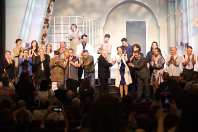 Tiyatro sezonu başladı! ‘Guguk Kuşu’ Bursa’da sahnelendi