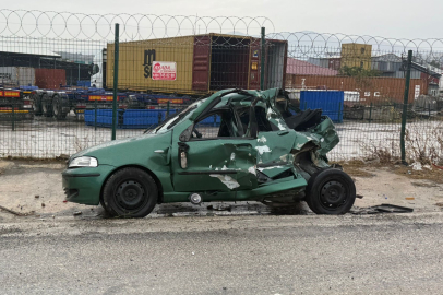 Bursa'da feci kazada otomobil bu hale geldi! Sürücü ağır yaralı