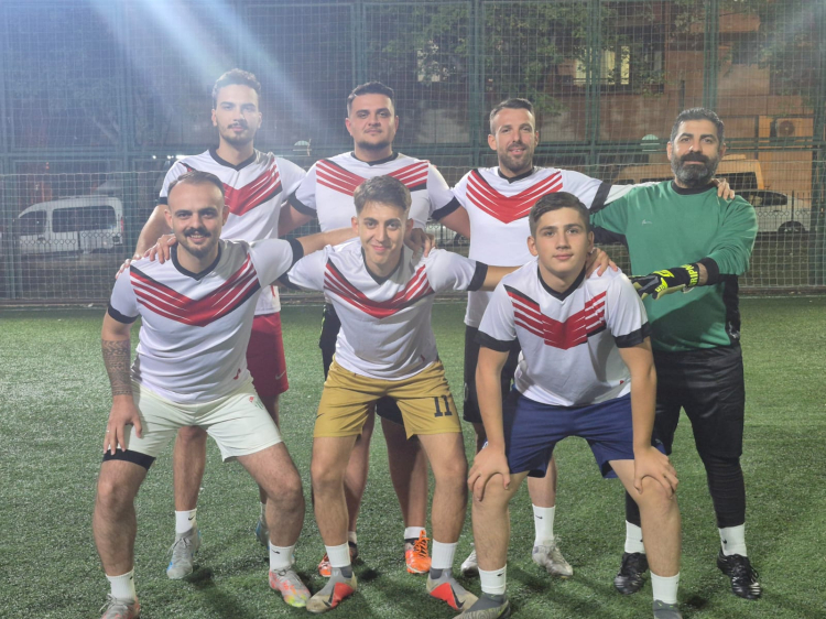 Mahalle ruhu sahaya indi: Amatör halı saha turnuvası renkli başladı - Bursa Hayat Gazetesi-3