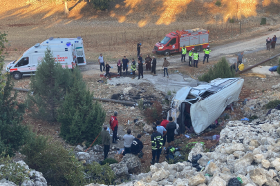 Tarım işçilerini taşıyan minibüs şarampole uçtu! Ölü ve yaralılar var