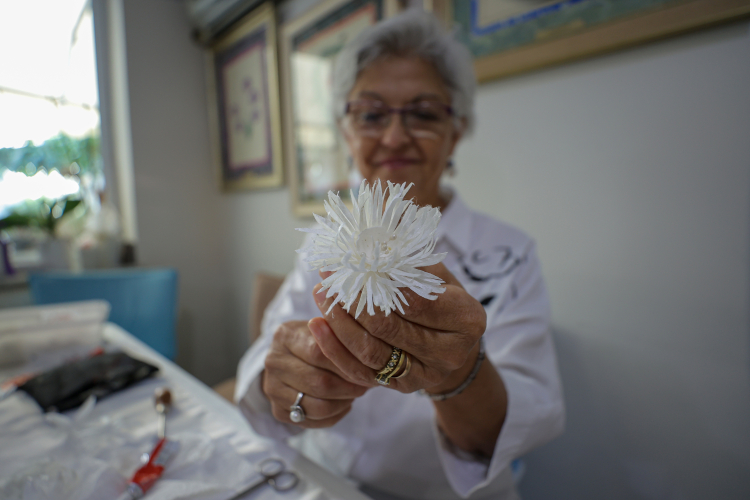 Bursa’da 31 yıldır ipekten sanat eserleri üretiyor!-Bursa Hayat Gazetesi-2