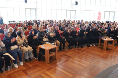 Bursa’da kadın yazarların edebiyata katkıları konuşuldu
