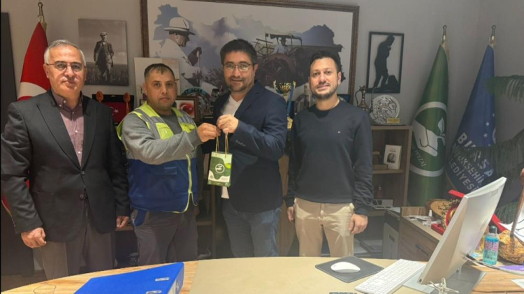 Bursa’da temizlik görevlisinden örnek davranış-Bursa Hayat Gazetesi-2