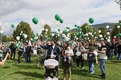 Bursa’da minik Çağan Ata için yüzlerce balon gökyüzüne bırakıldı