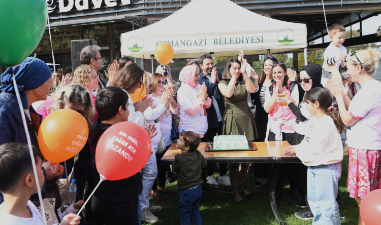 Bursa’da minik Çağan Ata için yüzlerce balon gökyüzüne bırakıldı - Bursa Hayat Gazetesi-6