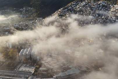 Bursa’da yoğun sis kartpostallık görüntüler oluşturdu