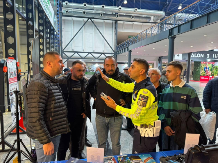 Bursa Jandarma’dan tarım ve hayvancılık fuarında trafik güvenliği eğitimi - Bursa Hayat Gazetesi-3