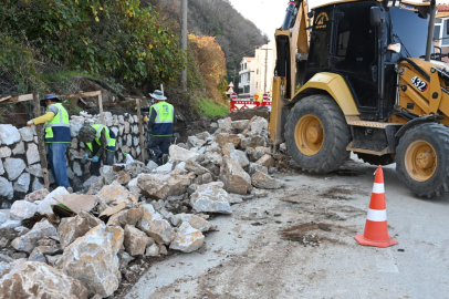 Yeniköy’de yol ve kaldırımlar yenileniyor!
