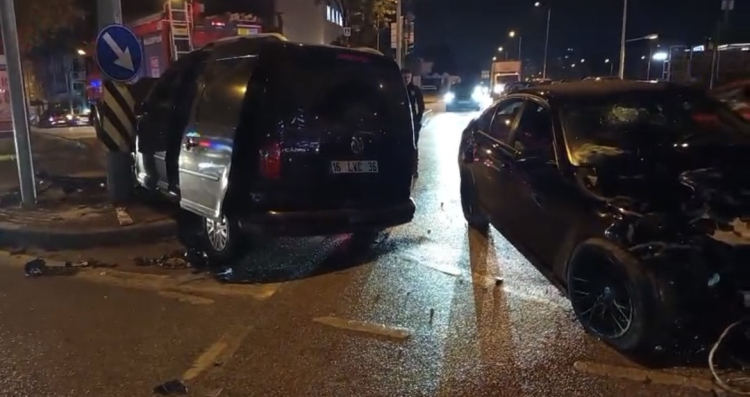 Bursa'da iki araç kazaya karıştı! Yaralıların durumu nasıl? -Bursa Hayat-2