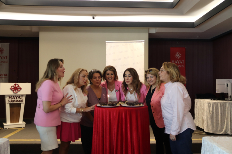 BUİKAD üyeleri pembe balonlarla farkındalık mesajı verdi - Bursa Hayat Gazetesi-4