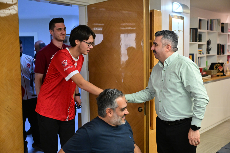 Başkan Oktay Yılmaz, spor kenti Yıldırım’ın şampiyonlarını ağırladı - Bursa Hayat Gazetesi-2