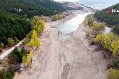 Yozgat'ta ağaçlar sonbahar renklerine büründü