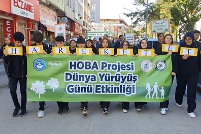 Bursa’da lise öğrencilerinden sağlıklı yaşam için yürüyüş