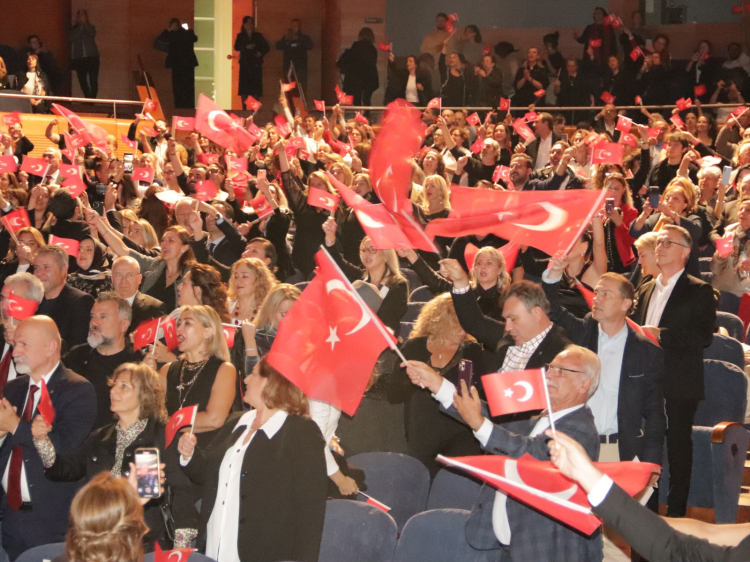 Cumhuriyet coşkusu Bursa’da Hakan Aysev’le doruğa çıktı - Bursa Hayat Gazetesi-5