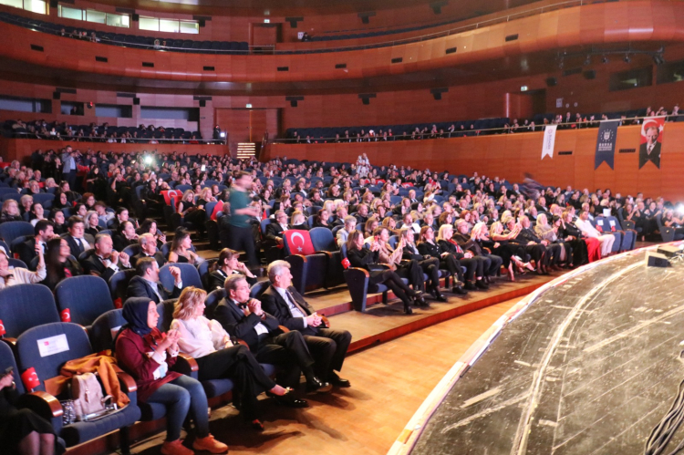 Cumhuriyet coşkusu Bursa’da Hakan Aysev’le doruğa çıktı - Bursa Hayat Gazetesi-4