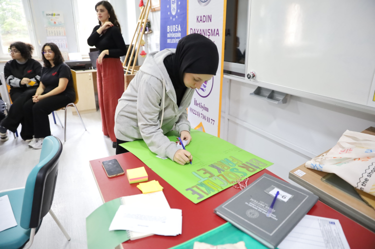 Bursa’da kadına yönelik şiddetle mücadelede gençler bilinçleniyor - Bursa Hayat Gazetesi-3