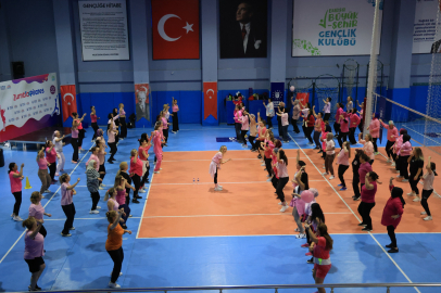 Bursa’da kadınlar müzik eşliğinde sporla buluşuyor
