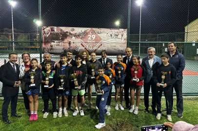 Bursa’da Cumhuriyet coşkusu kortlarda yaşandı