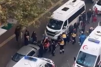 Bursa’da kaygan yol kuryeyi yere serdi