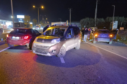 Bursa’da zincirleme kazada 3 araç birbirine girdi