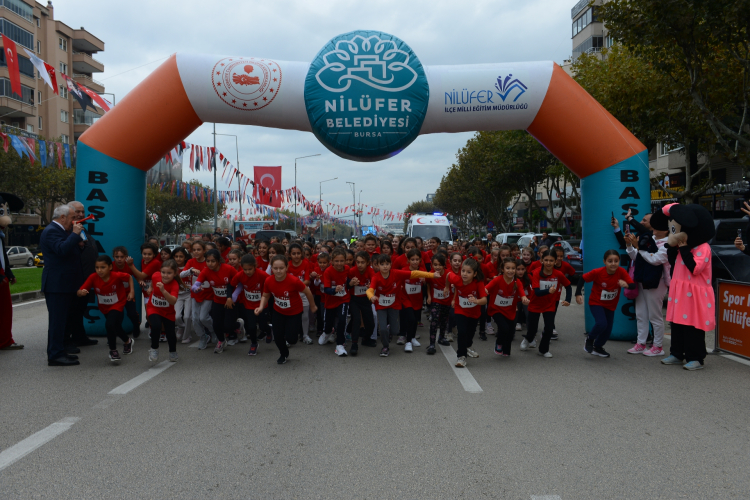Nilüfer’de “Cumhuriyet Koşusu” binlerce öğrenciyi buluşturdu - Bursa Hayat Gazetesi-2
