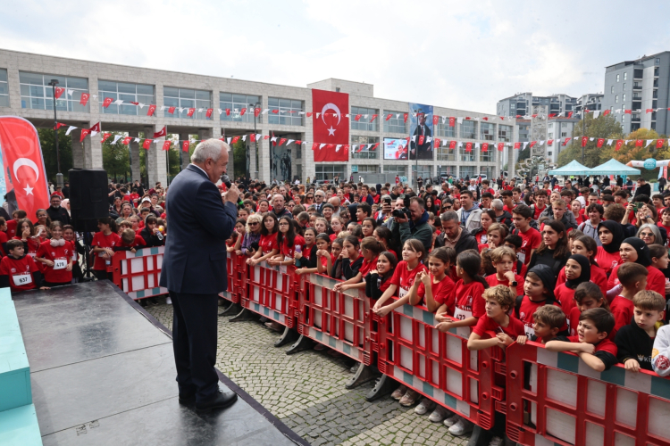 Nilüfer’de “Cumhuriyet Koşusu” binlerce öğrenciyi buluşturdu - Bursa Hayat Gazetesi-5