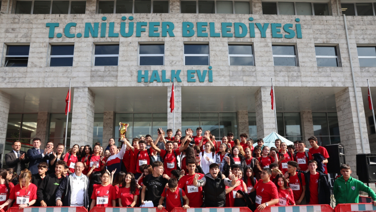 Nilüfer’de “Cumhuriyet Koşusu” binlerce öğrenciyi buluşturdu - Bursa Hayat Gazetesi-3