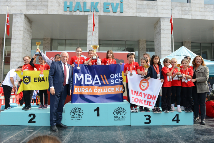 Nilüfer’de “Cumhuriyet Koşusu” binlerce öğrenciyi buluşturdu - Bursa Hayat Gazetesi-4