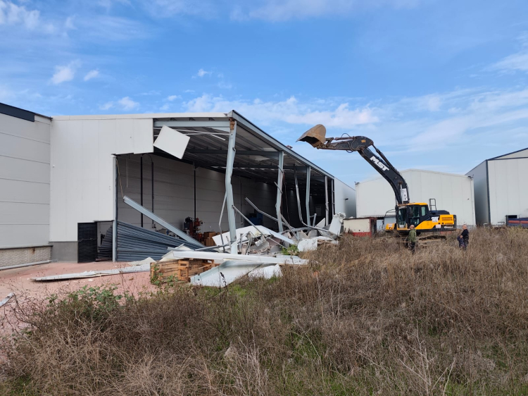 Bursa’da fabrika olarak kullanılan 2 kaçak yapı yıkıldı - Bursa Hayat Gazetesi-2