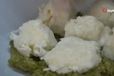 Kilis'in tescilli tatlısı Cennet Çamuru hafifliği ve lezzetiyle ilgi görüyor