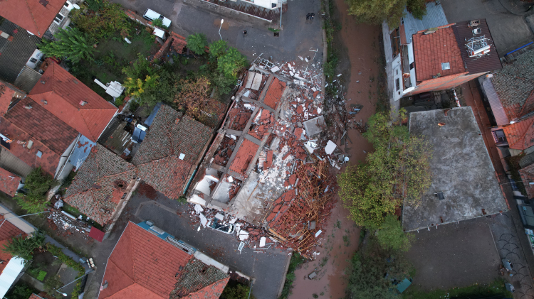 Sındırgı’da 6.1'lik deprem! Yıkımın boyutu sabah ortaya çıktı-Bursa Hayat Gazetesi-4