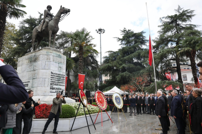 Bursa’da Cumhuriyet’in 102. yılı çelenk sunma töreniyle kutlandı