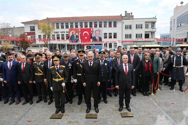 Bursa’da Cumhuriyet’in 102. yılı çelenk sunma töreniyle kutlandı - Bursa Hayat Gazetesi-2