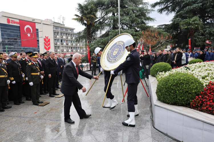 Bursa’da Cumhuriyet’in 102. yılı çelenk sunma töreniyle kutlandı - Bursa Hayat Gazetesi-4