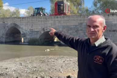 Tarihi köprü 2 bin yıldır hizmet veriyor