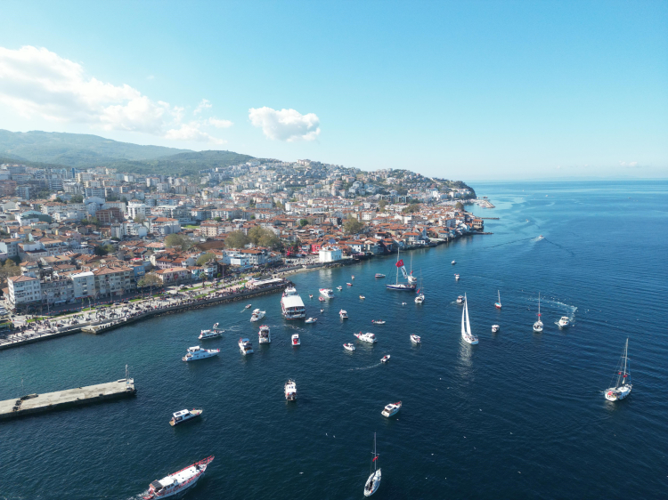 Bursa Mudanya Körfezi'nde teknelerden görsel şölen!-Bursa Hayat Gazetesi-2