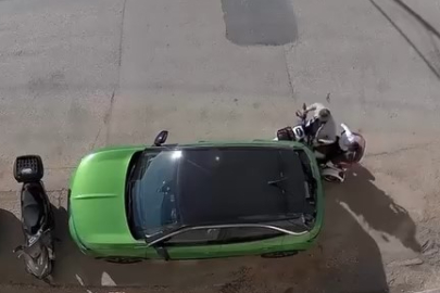 Bursa'da park halindeki otomobile çarpıp kaçtı!