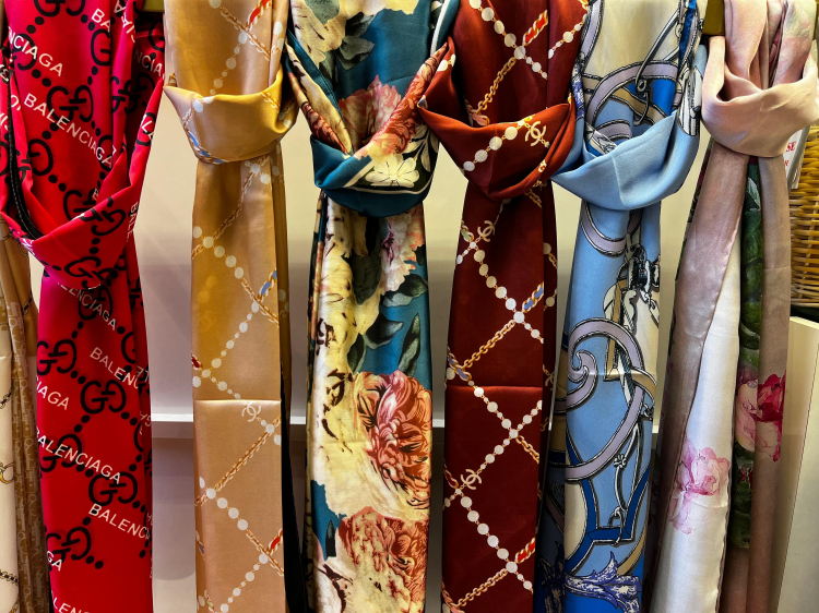 Bursa İpeği'nin kalbi Koza Han'da atıyor: 25 yıllık İpekçi tarihi anlattı!-Bursa Hayat Gazetesi-3