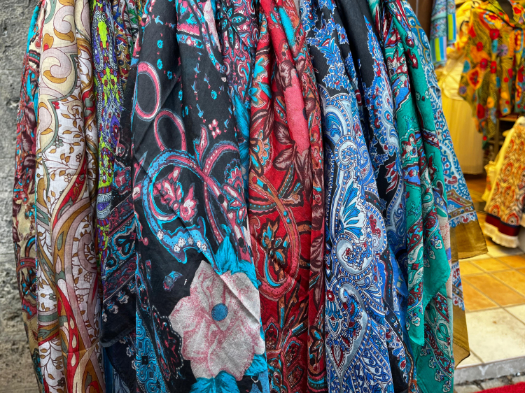 Bursa İpeği'nin kalbi Koza Han'da atıyor: 25 yıllık İpekçi tarihi anlattı!-Bursa Hayat Gazetesi-5