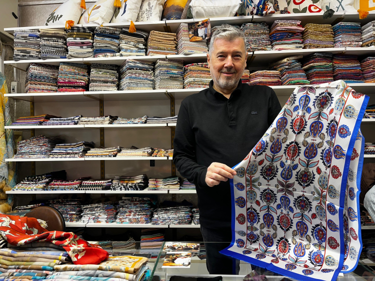 Bursa İpeği'nin kalbi Koza Han'da atıyor: 25 yıllık İpekçi tarihi anlattı!-Bursa Hayat Gazetesi-2