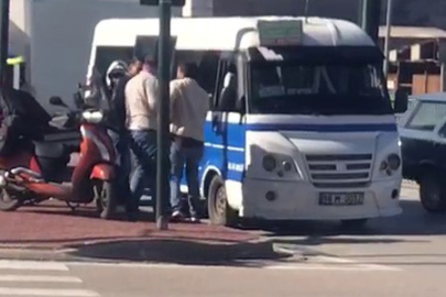 Bursa’da araçlarından inip yol ortasında kavgaya tutuştular