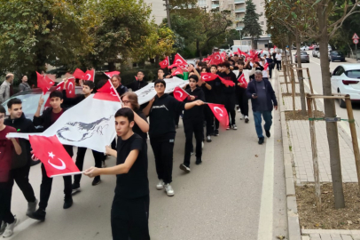 Bursa’da okul bahçesinden sokaklara taşan Cumhuriyet coşkusu