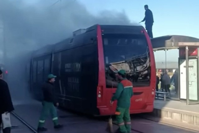 Bursa’da tramvaydan dumanlar yükseldi! Yolcular tahliye edildi