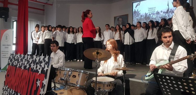 Bursa Erkek Lisesi öğrencilerden anlamlı program - Bursa Hayat Gazetesi-3
