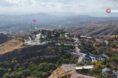 Elazığ'da 4 bin yıllık mahalle sonbaharda görenleri mest ediyor