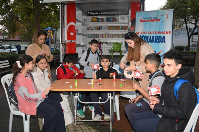 “Gezici Kütüphane” Cumhuriyet’in ışığını mahallelere taşıdı