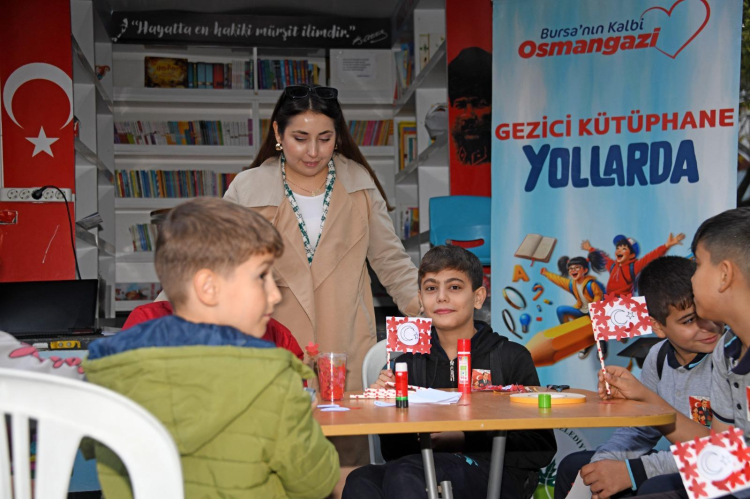 “Gezici Kütüphane” Cumhuriyet’in ışığını mahallelere taşıdı - Bursa Hayat Gazetesi-3