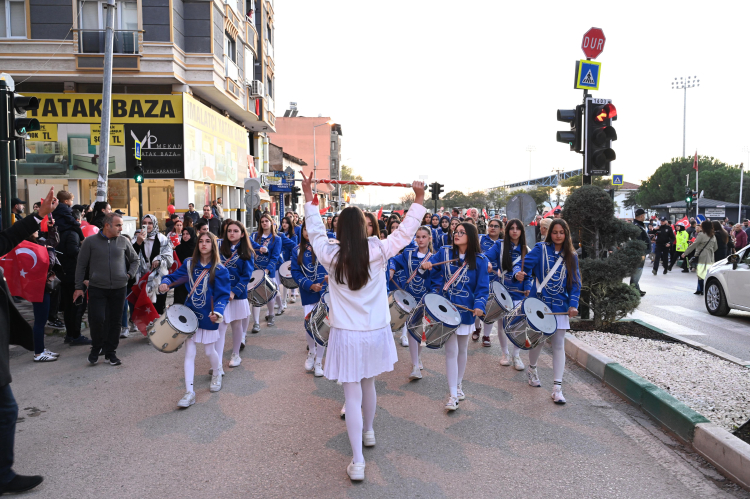 Karacabey 29 Ekim’de kırmızı beyaza büründü - Bursa Hayat Gazetesi-4