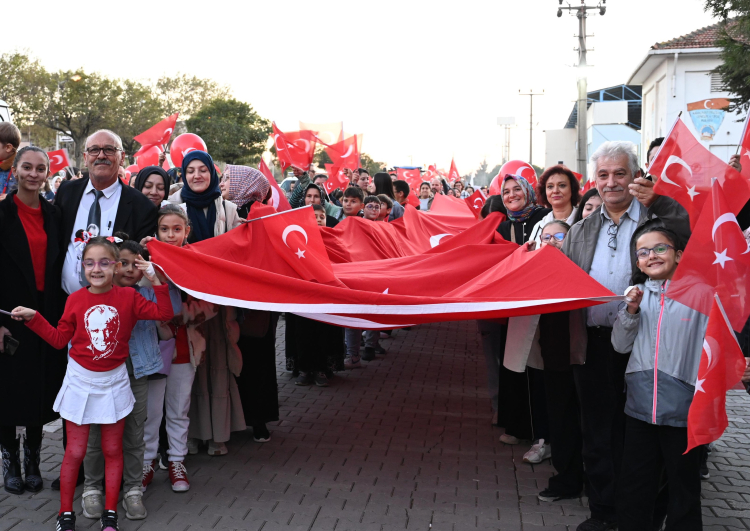 Karacabey 29 Ekim’de kırmızı beyaza büründü - Bursa Hayat Gazetesi-2