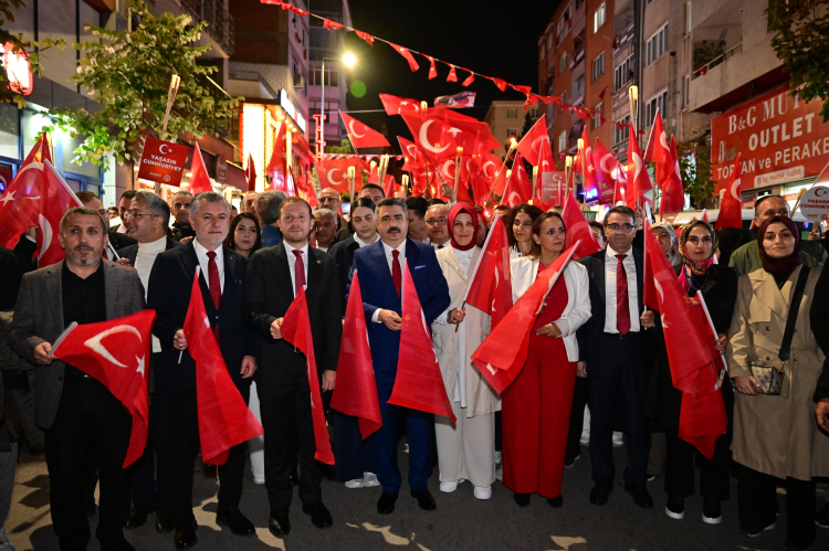 Yıldırım’da Cumhuriyet coşkusu Mustafa Ceceli konseriyle taçlandı - Bursa Hayat Gazetesi-2